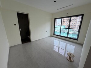 Room in 2.5 BHK Apartment at Bandra East – for Rent