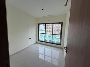 Room in 2.5 BHK Apartment at Bandra East – for Rent