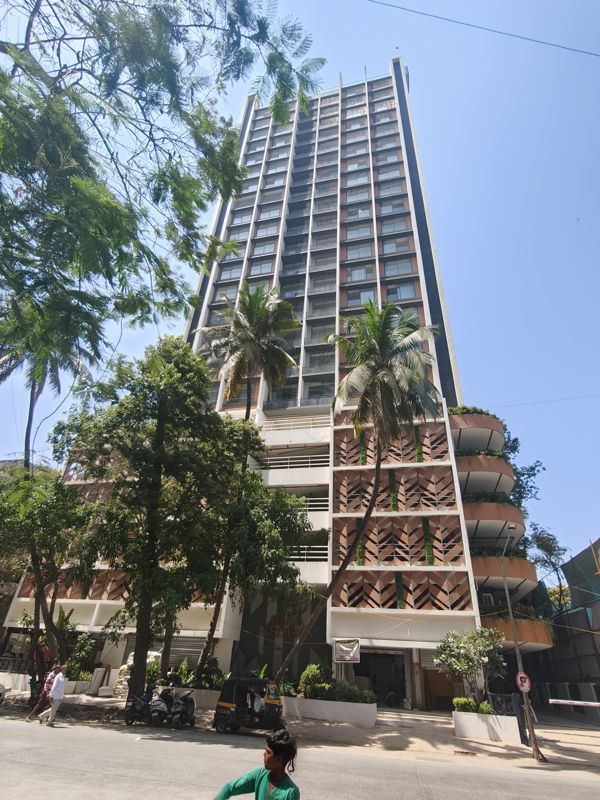 2.5 BHK + Servant Room Apartment For Rent in Bandra East