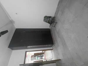 Furnished Amenities in 2 BHK Builder Floor at Janakpuri – for Sale