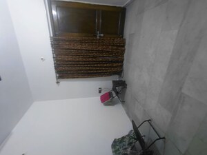 Furnished Amenities in 2 BHK Builder Floor at Janakpuri – for Sale