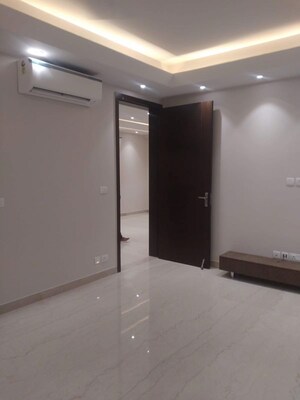 Room in 4 BHK Apartment at Greater Kailash – for Rent