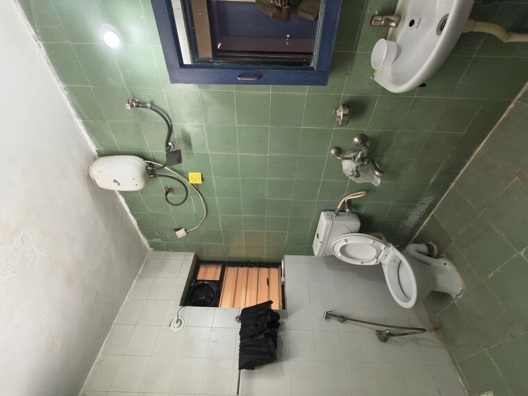 Bathroom, mittal-parkwayz 2 Bedroom 850 Sq.Ft. Apartment In Wakad Pune 10349868