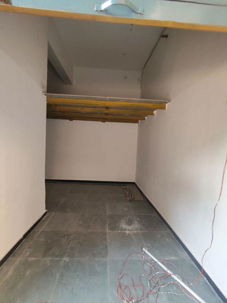 Room, thane west Commercial Shop 250 Sq.Ft. In Thane West Thane 10349900