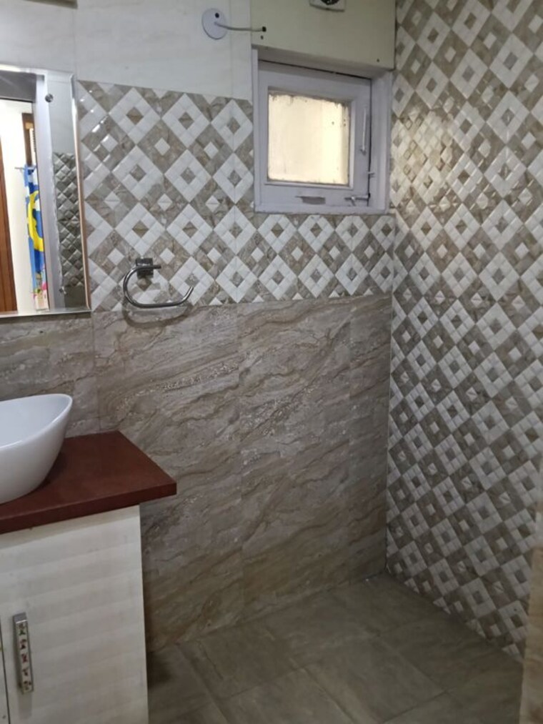 Bathroom, greater kailash ii 3 Bedroom 2000 Sq.Ft. Apartment In Greater Kailash ii Delhi 10349916