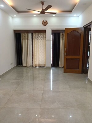Room in 3 BHK Apartment at Greater Kailash ii – for Rent