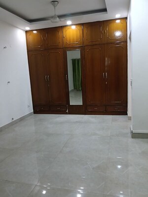 Room in 3 BHK Apartment at Greater Kailash ii – for Rent