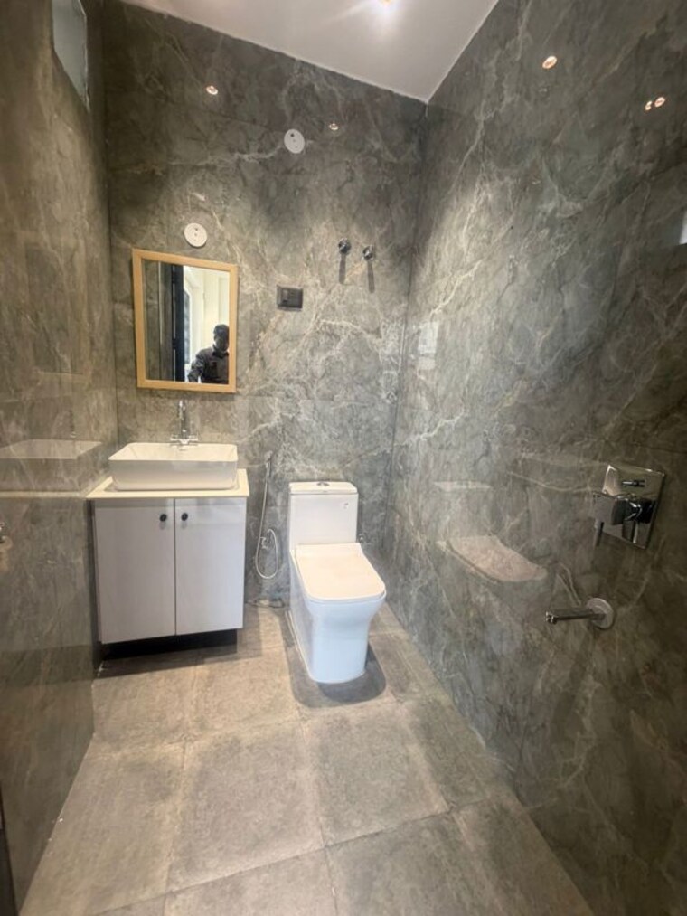 Bathroom, patel nagar 2 Bedroom 1000 Sq.Ft. Builder Floor In Patel Nagar Gurgaon 10349918