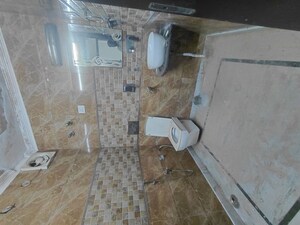 Team Area in 3 BHK Apartment at Janakpuri – for Rent