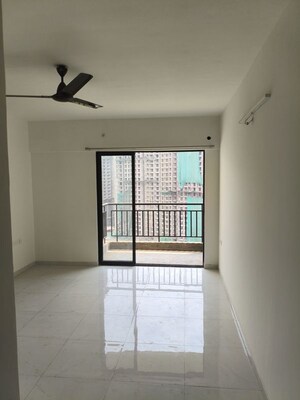 Room in 3 BHK Apartment at Runwal Gardens, Dombivli East – for Rent