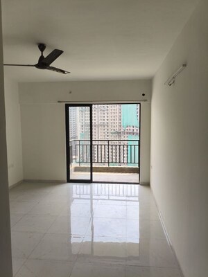 Room in 3 BHK Apartment at Runwal Gardens, Dombivli East – for Rent