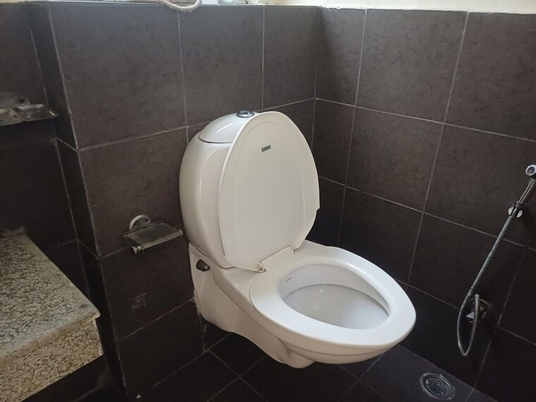 Bathroom, orchid-island 3.5 Bedroom 1700 Sq.Ft. Builder Floor In Sector 51 Gurgaon 10349956