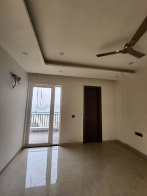Room in 3 BHK Builder Floor at BPTP Eden Estate, Sector 81 – for Rent