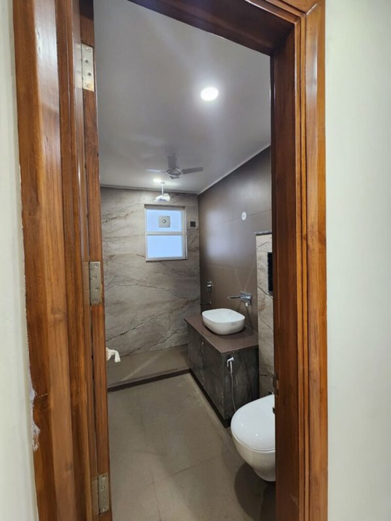 Bathroom, bptp-eden-estate 3 Bedroom 265 Sq.Yd. Builder Floor In Sector 81 Faridabad 10349974
