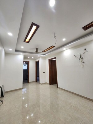 Room in 3 BHK Builder Floor at BPTP Eden Estate, Sector 81 – for Rent