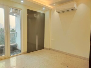 Room in 3 BHK Builder Floor at Kailash Hills – for Rent