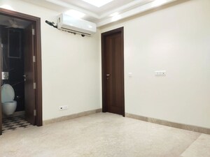 Room in 3 BHK Builder Floor at Kailash Hills – for Rent