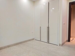 Room in 3 BHK Builder Floor at Kailash Hills – for Rent