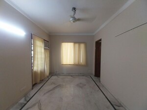 Room in 3 BHK Builder Floor at Defence Colony – for Rent