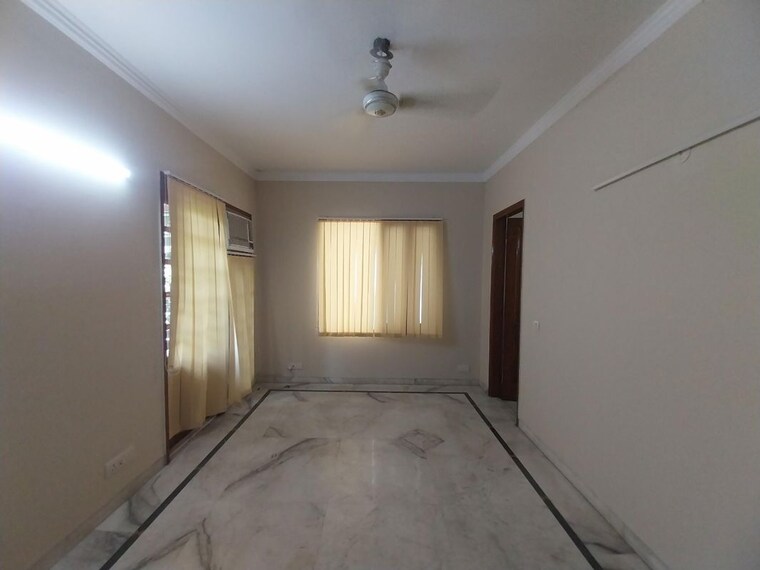 Room, defence colony 3 Bedroom 4400 Sq.Ft. Builder Floor In Defence Colony Delhi 10349988