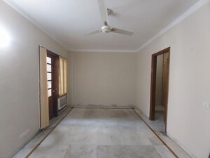 Room in 3 BHK Builder Floor at Defence Colony – for Rent