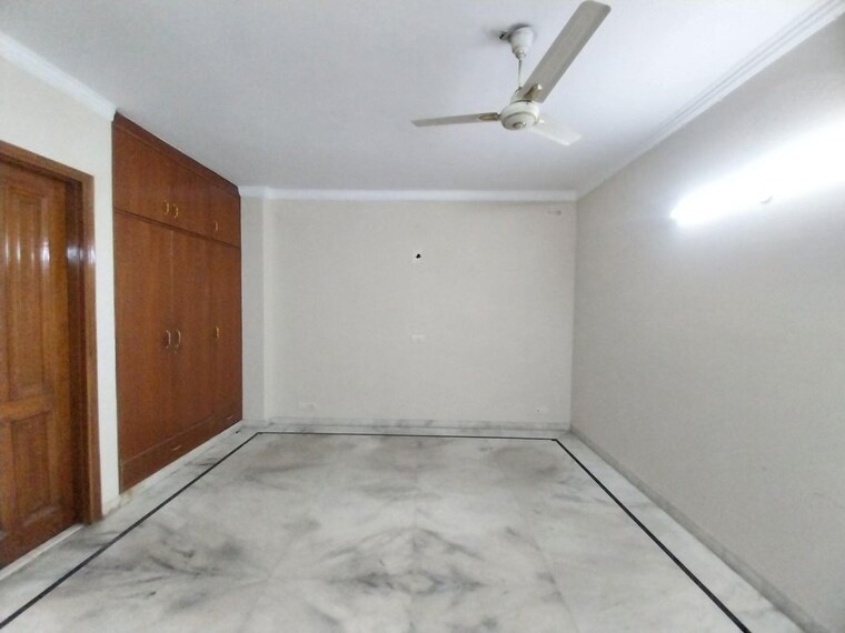 Room, defence colony 3 Bedroom 4400 Sq.Ft. Builder Floor In Defence Colony Delhi 10349988