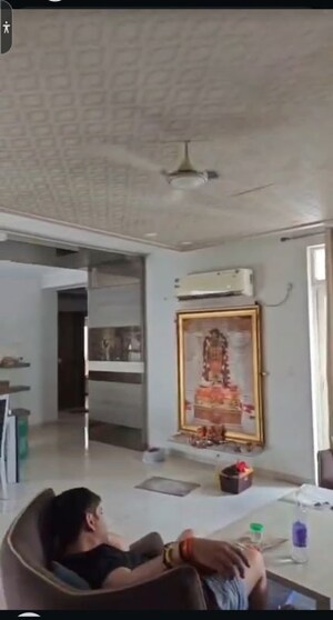 Room in 3.5 BHK Apartment at Ansal Sushant Golf City Celebrity Greens, Sushant Golf City – for Rent