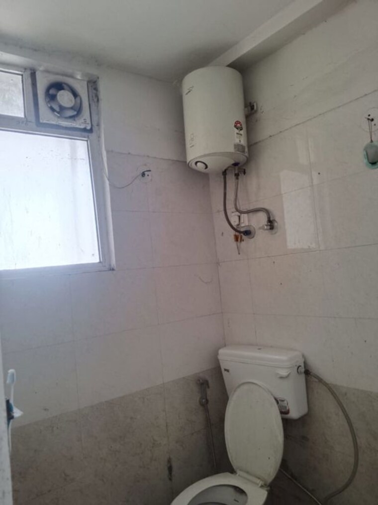 Bathroom, shree-vardhman-green-court 1 Bedroom 326 Sq.Ft. Apartment In Sector 90 Gurgaon 10350019