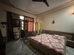 1 RK Builder Floor For Rent in Sector 21
