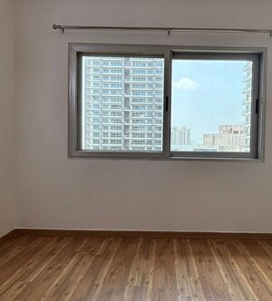 Room in 2.5 BHK Apartment at Tata La Vida, Sector 113 – for Rent