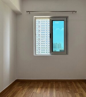 Room in 2.5 BHK Apartment at Tata La Vida, Sector 113 – for Rent