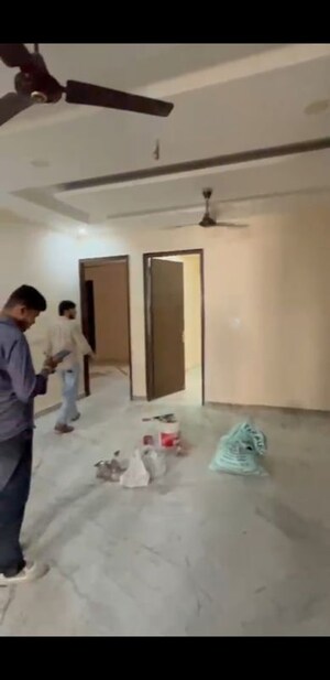 Room in 4 BHK Builder Floor at Sector 81 – for Rent