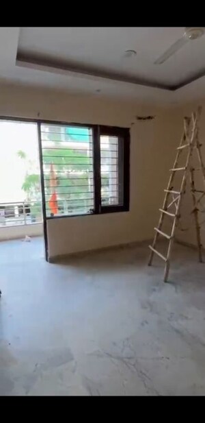 Room in 4 BHK Builder Floor at Sector 81 – for Rent