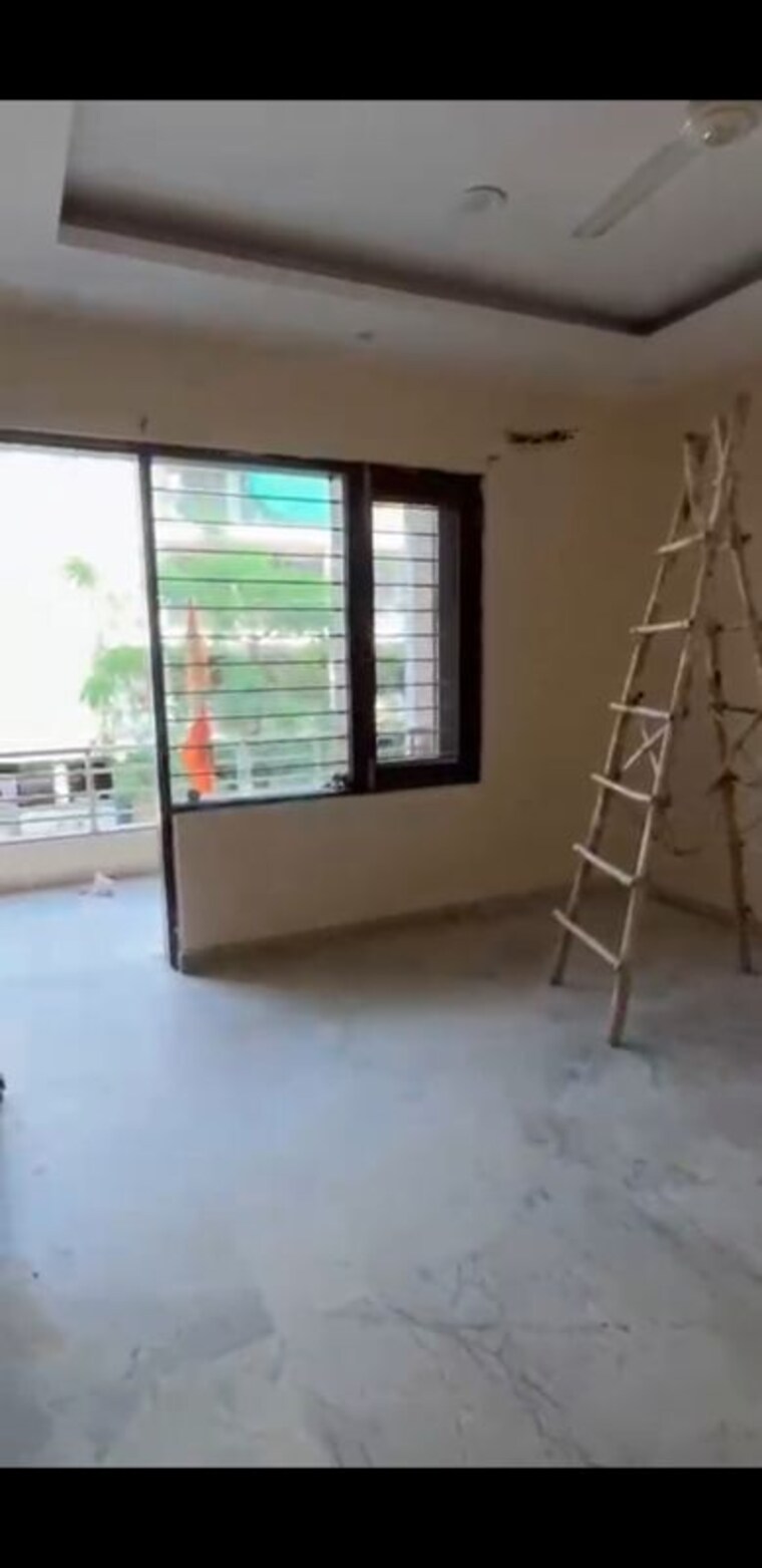 Room, sector 81 4 Bedroom 300 Sq.Yd. Builder Floor In Sector 81 Faridabad 10350056