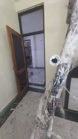 Bathroom in 1.5 BHK Builder Floor at Mayur Vihar – for Rent