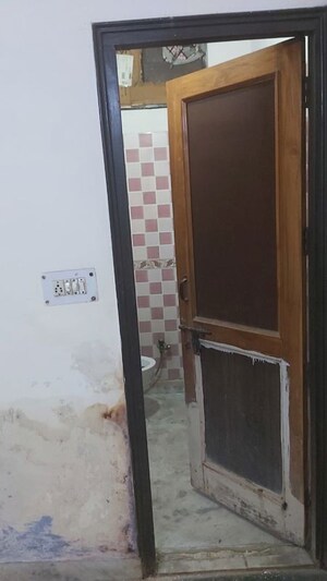Kitchen in 1.5 BHK Builder Floor at Mayur Vihar – for Rent