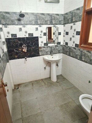 Team Area in 2 BHK Apartment at Suncity Avenue 76, Sector 76 – for Sale