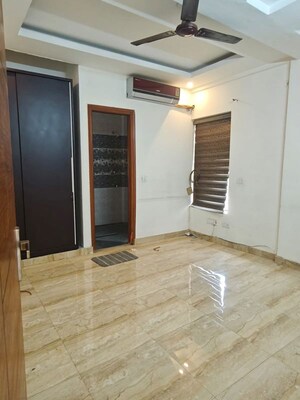 Room in 2 BHK Apartment at Suncity Avenue 76, Sector 76 – for Sale