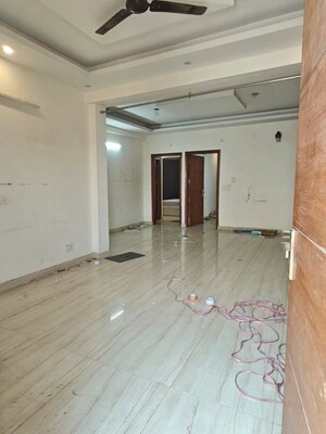 Room in 2 BHK Apartment at Suncity Avenue 76, Sector 76 – for Sale