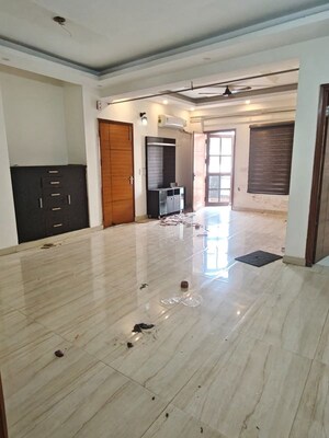Room in 2 BHK Apartment at Suncity Avenue 76, Sector 76 – for Sale