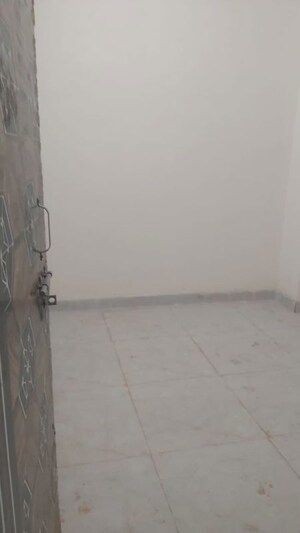 Room in 2.5 BHK Builder Floor at Mayur Vihar – for Rent