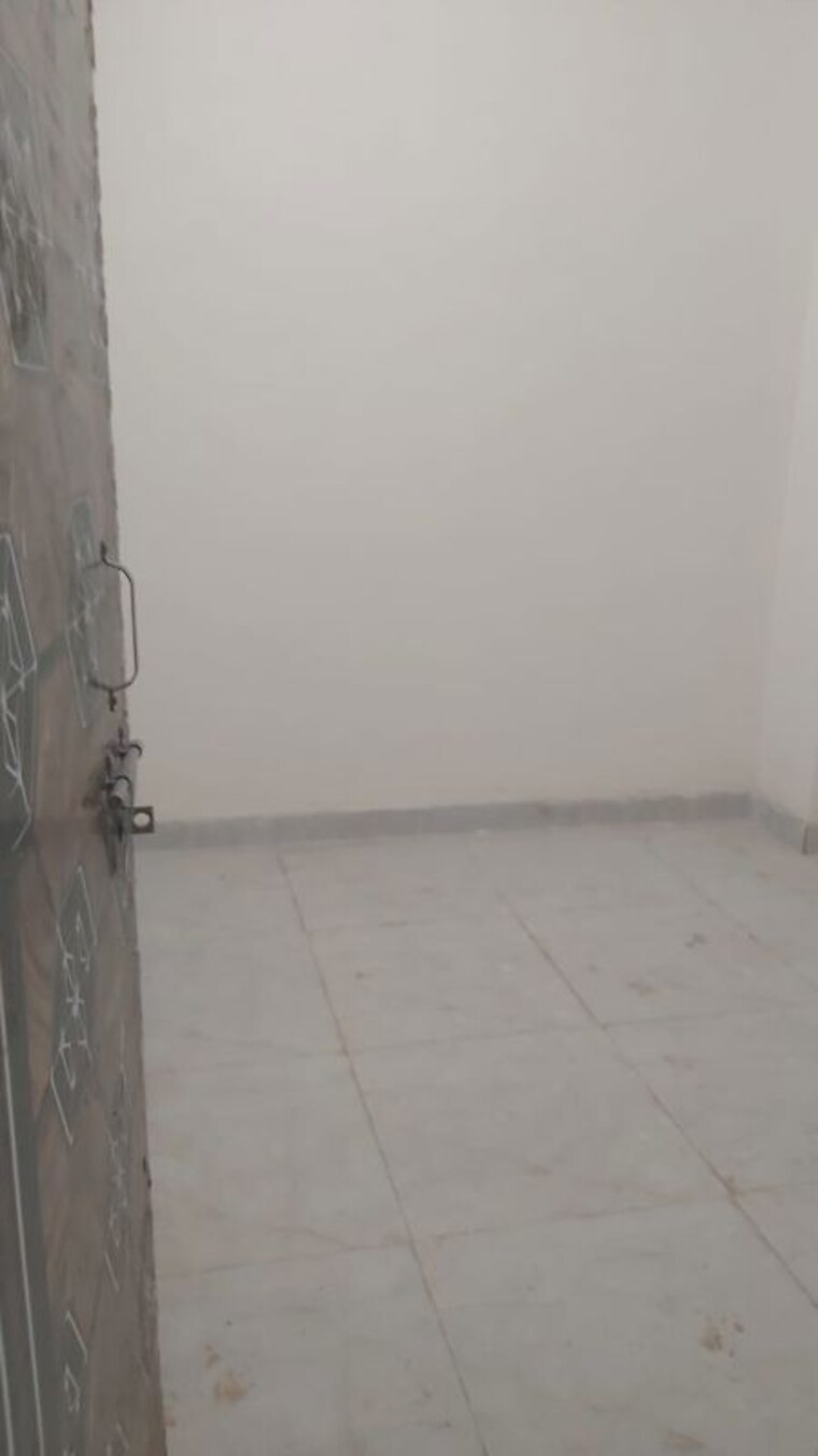 Room, mayur vihar 2.5 Bedroom 450 Sq.Ft. Builder Floor In Mayur Vihar Delhi 10350090