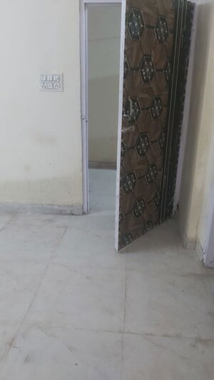 Room in 2.5 BHK Builder Floor at Mayur Vihar – for Rent