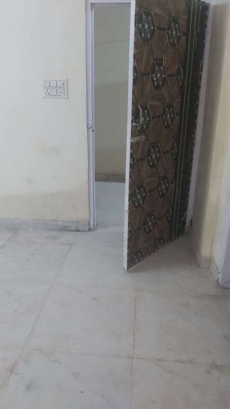 Room, mayur vihar 2.5 Bedroom 450 Sq.Ft. Builder Floor In Mayur Vihar Delhi 10350090