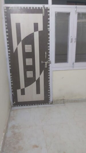 Room in 2.5 BHK Builder Floor at Mayur Vihar – for Rent