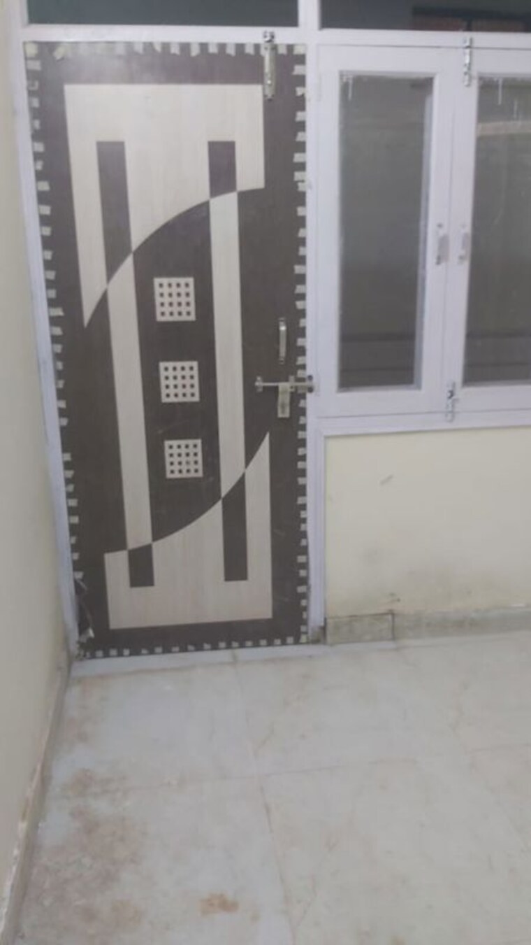 Room, mayur vihar 2.5 Bedroom 450 Sq.Ft. Builder Floor In Mayur Vihar Delhi 10350090