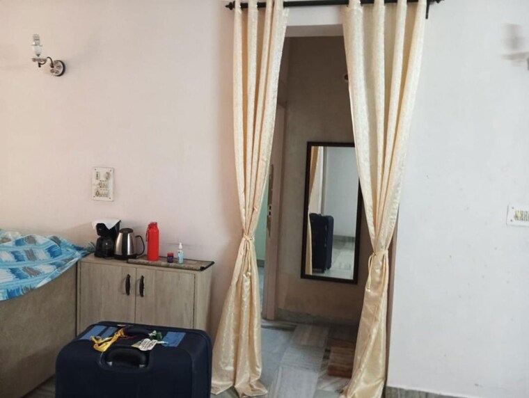 undefined, mayur vihar 3.5 Bedroom 1250 Sq.Ft. Apartment In Mayur Vihar Delhi 10350096
