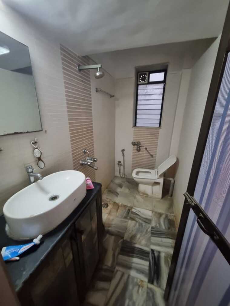 Bathroom, raheja-complex 2 Bedroom 700 Sq.Ft. Apartment In Malad East Mumbai 10350095
