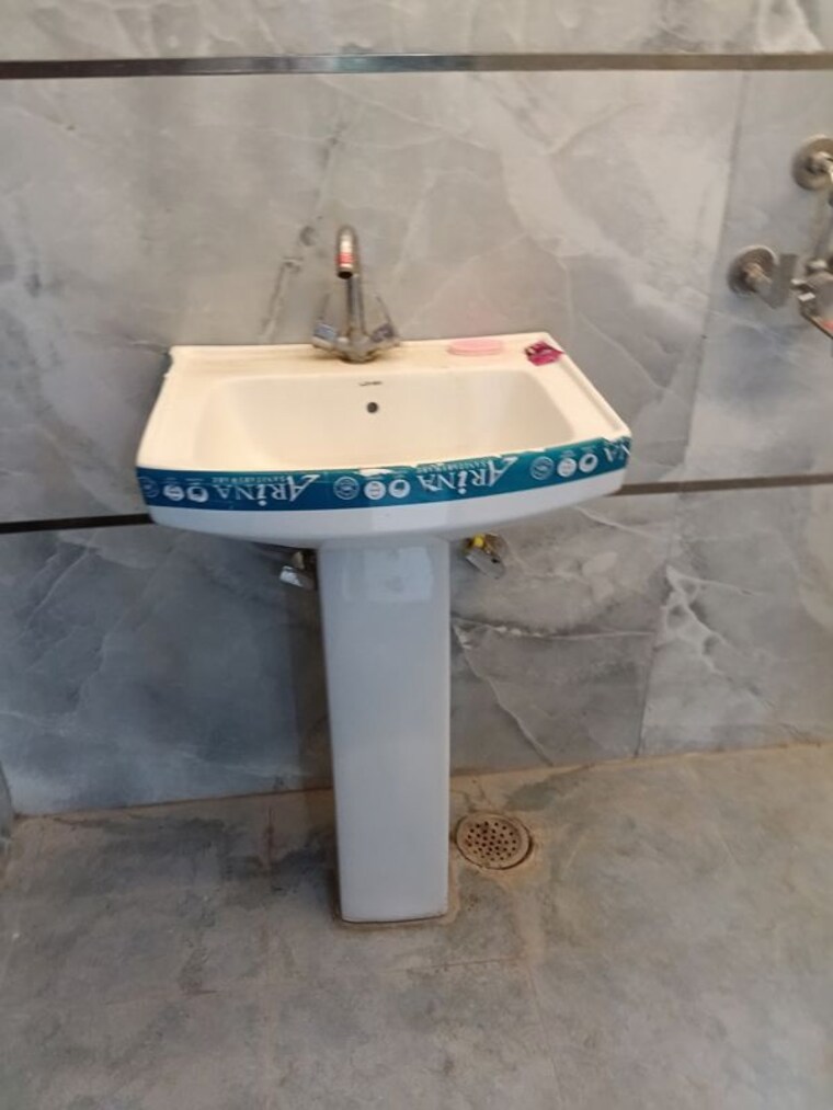 Bathroom, malviya nagar 2 Bedroom 70 Sq.Yd. Builder Floor In Malviya Nagar Delhi 10350105