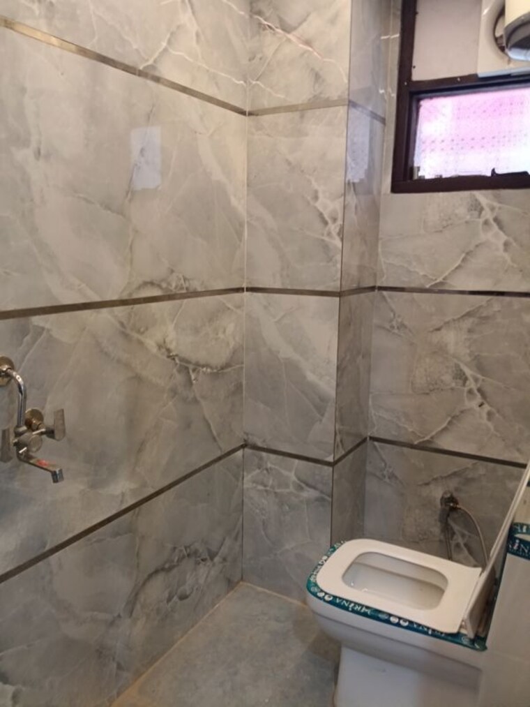 Bathroom, malviya nagar 2 Bedroom 70 Sq.Yd. Builder Floor In Malviya Nagar Delhi 10350105